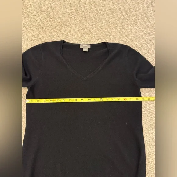 Neiman Marcus Women's Cashmere Collection Black V-Neck Sweater Large - Picture 4 of 6